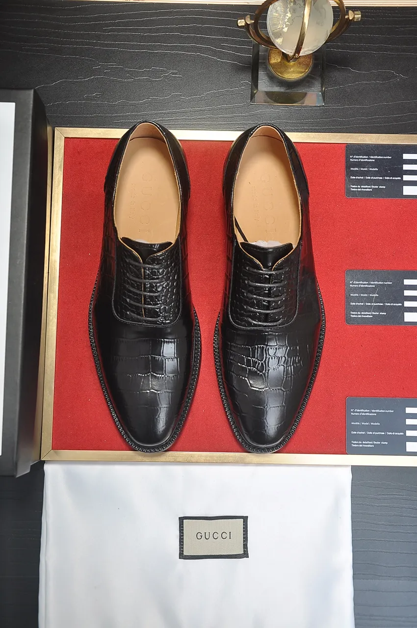 Men's shoes💰540💶Italy's top luxury men's shoe giant (GUCCI) (Gucci) (full cowhide lining) new arrival🍃Original European style🔰 Pleasant to the eye😍In order to make the shoes more durable and non-deformable🌀The production continues to follow traditional methods but there is still no lack of innovation💪Choose original sheepskin for the leather♻️ Smooth and natural And extra bright ⭐Made of imported cowhide, the first choice of rich people 38-45 (45 customized)